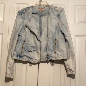 Hot Kiss light wash jean jacket